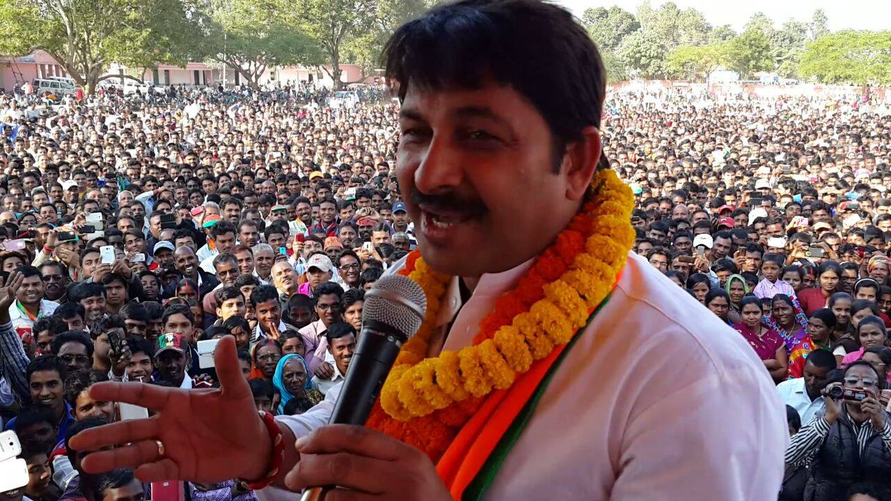 Bhojpuri Singer Manoj Tiwari Added Colour To BJP MC Elections Campaign